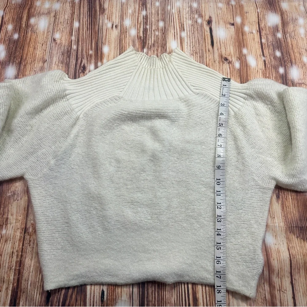 Free People Crop  Sweater Size Small